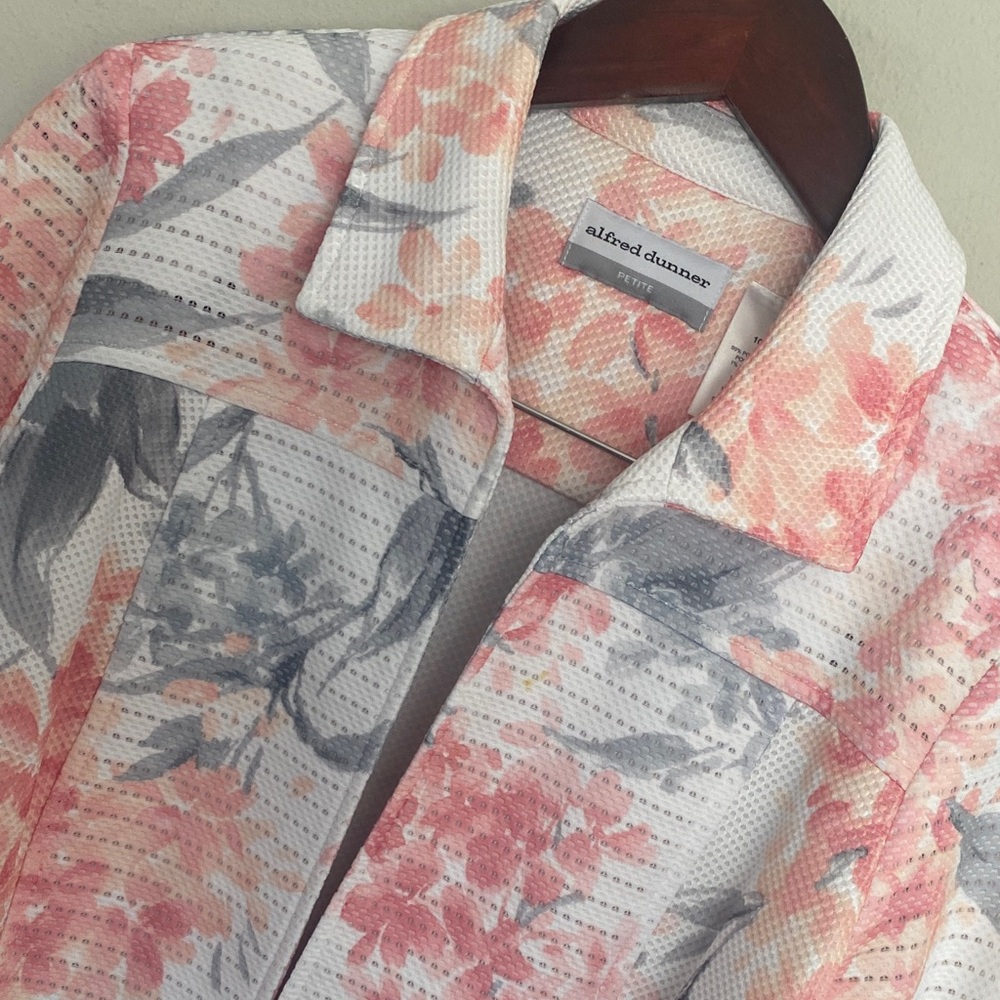 Alfred Dunner Rose Hill Hydrangea Open-Front Jacket - Coral & Gray on White. 10P